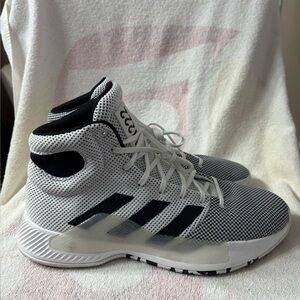 Adidas Pro Bounce Madness 2019
'Cloud White Black' Men Size 11.5